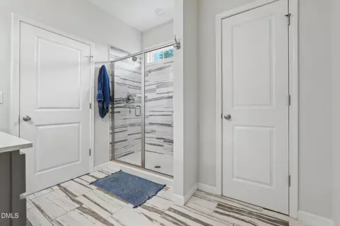 Bath - 40 Back Gate Ct, Clayton, NC 27527 photo 2 of 4