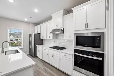 Kitchen - 141 Gilded Eagle Ave, Clayton, NC 27520 photo 4 of 4