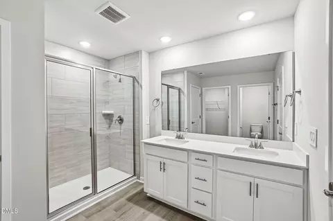 Bath - 141 Gilded Eagle Ave, Clayton, NC 27520 photo 2 of 5