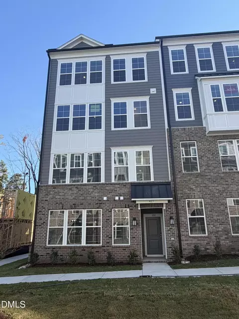 423 Grove Overlook Ln #100, Wake Forest, NC 27587