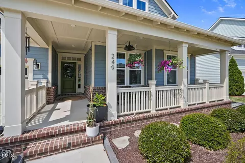 249 Scarlet Tanager Cir, Holly Springs, NC 27540
