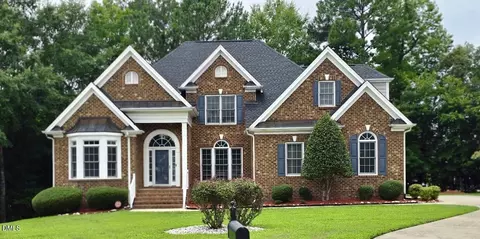 905 Babbling Creek Ln, Fuquay Varina, NC 27526