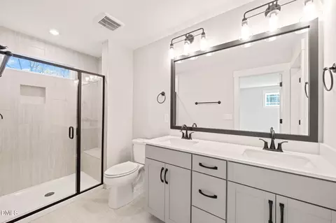 Bath - 536 Plumleaf Ln, Durham, NC 27703 photo 3 of 4