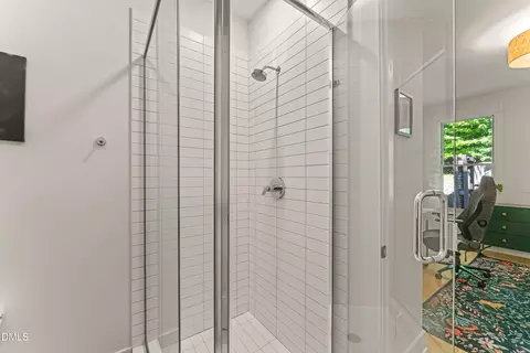Bath - 565 Erwin Rd, Durham, NC 27707 photo 4 of 6