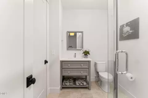 Bath - 565 Erwin Rd, Durham, NC 27707 photo 5 of 6