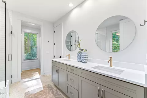 Bath - 565 Erwin Rd, Durham, NC 27707 photo 1 of 6