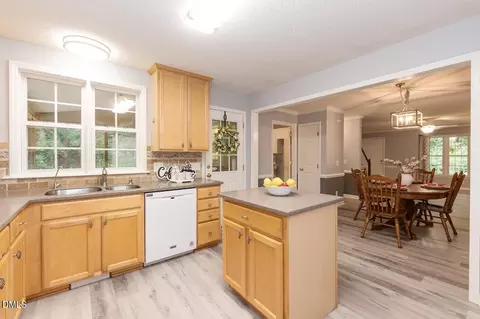 Kitchen - 6604 Willow Chase Dr, Willow Spring, NC 27592 photo 4 of 5