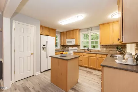 Kitchen - 6604 Willow Chase Dr, Willow Spring, NC 27592 photo 2 of 5