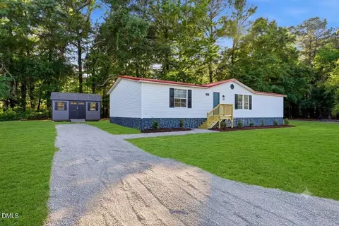 211 Duck Ridge Dr, Pikeville, NC 27863