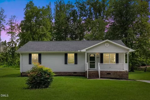 205 Polly Dr, Oxford, NC 27565
