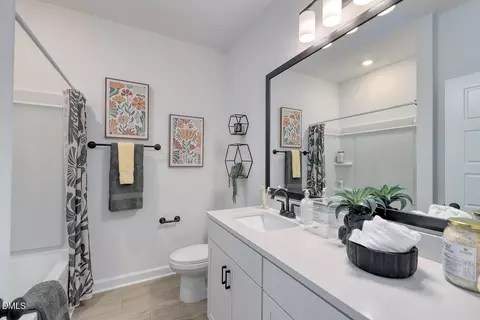 Bath - 605 Lanceleaf Ln #11, Durham, NC 27703 photo 3 of 5