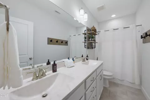 Bath - 2821 Oxford Bluff Dr, Wake Forest, NC 27587 photo 4 of 5