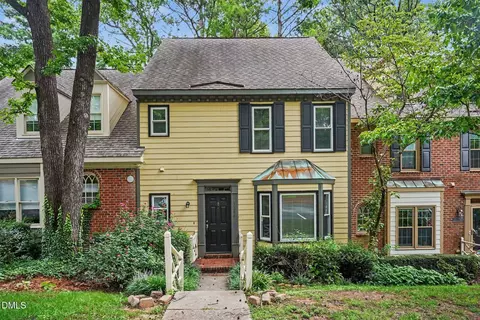 1304 Hampshire Ct, Raleigh, NC 27612