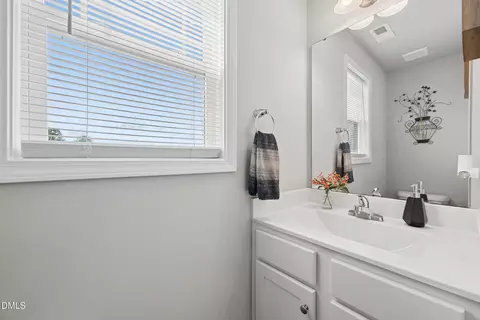 Bath - 75 Falling Leaf Ln, Benson, NC 27504 photo 1 of 3