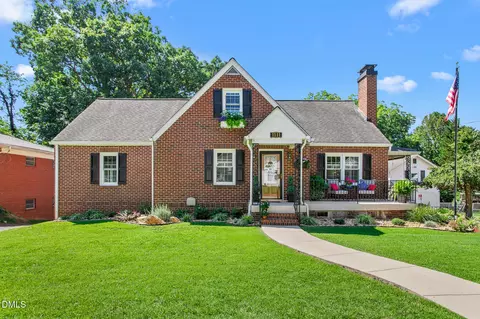 1111 N Woodleigh Cir, Reidsville, NC 27320