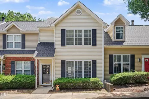 809 Rothshire Ct, Raleigh, NC 27615