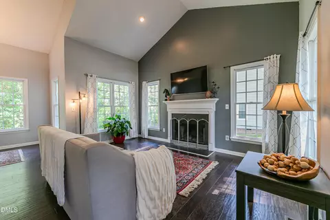 816 White Daisies Ct, Raleigh, NC 27610