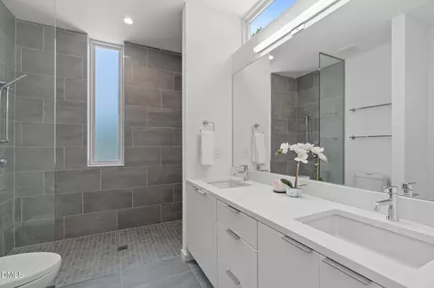 Bath - 808 Glendale Ave, Durham, NC 27701 photo 2 of 5