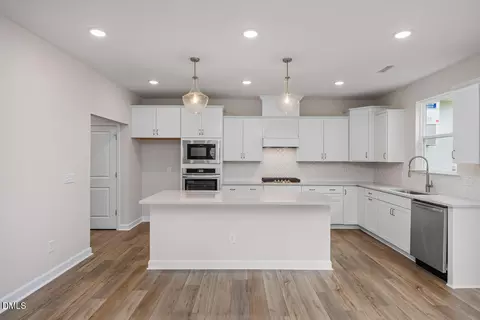 559 Whinfield Pl, Aberdeen, NC 28315