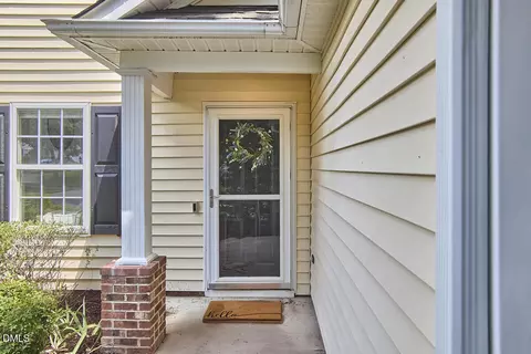 Exterior - 628 Ashford Ln, Durham, NC 27713 photo 4 of 9