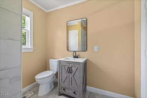 Bath - 1330 E Hanrahan Rd, Ayden, NC 28513 photo 2 of 4