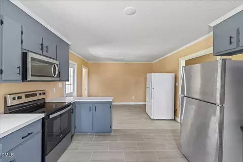 Kitchen - 1330 E Hanrahan Rd, Ayden, NC 28513 photo 3 of 4