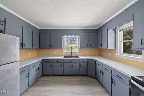 Kitchen - 1330 E Hanrahan Rd, Ayden, NC 28513 photo 2 of 4