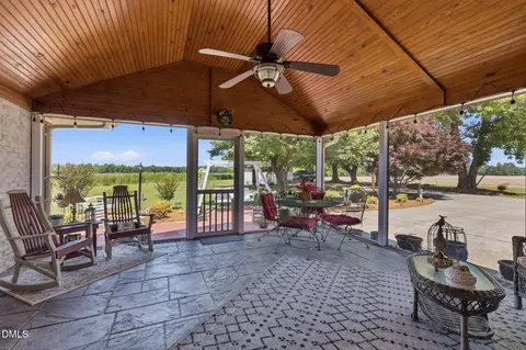 Exterior - 913 W Core Rd, Dunn, NC 28334 photo 10 of 11