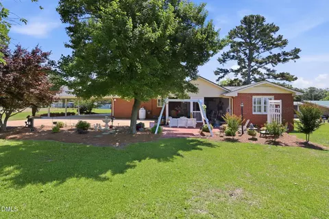 Exterior - 913 W Core Rd, Dunn, NC 28334 photo 7 of 11