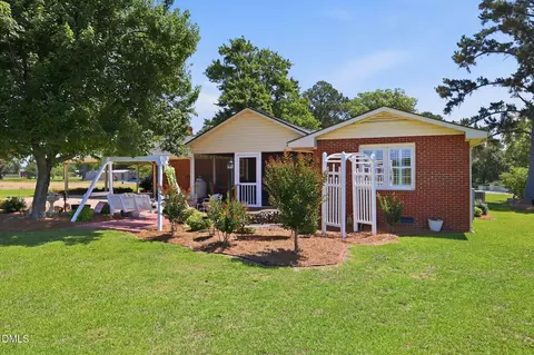 Exterior - 913 W Core Rd, Dunn, NC 28334 photo 6 of 11