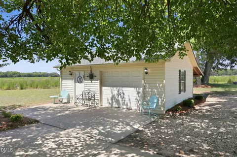 Exterior - 913 W Core Rd, Dunn, NC 28334 photo 4 of 11