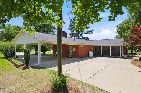 Exterior - 913 W Core Rd, Dunn, NC 28334 photo 9 of 11