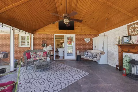 Exterior - 913 W Core Rd, Dunn, NC 28334 photo 1 of 11