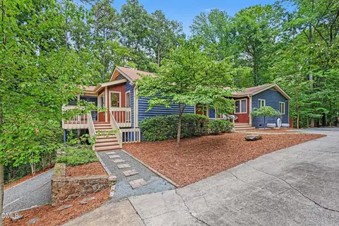 625 Kensington Dr, Chapel Hill, NC 27514