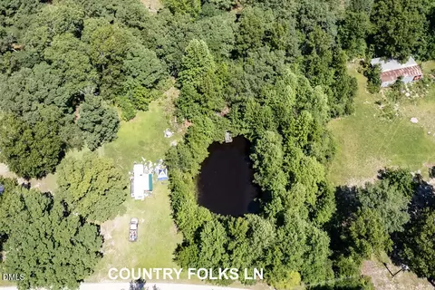 135 Country Folks Ln, Holly Springs, NC 27540