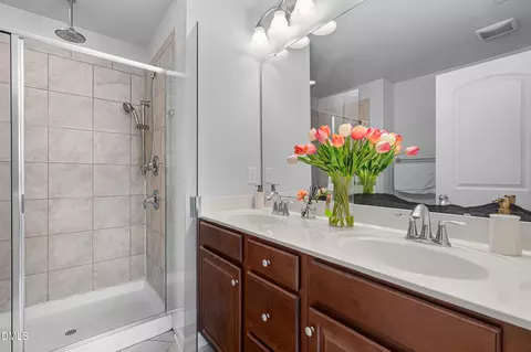 Bath - 84 Intuition Cir, Durham, NC 27705 photo 4 of 5