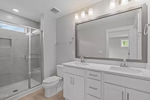 Bath - 501 Plumleaf Ln, Durham, NC 27703 photo 2 of 5
