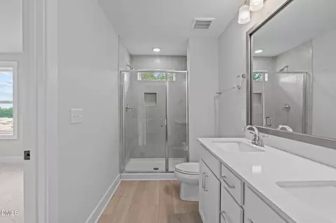 Bath - 501 Plumleaf Ln, Durham, NC 27703 photo 3 of 5