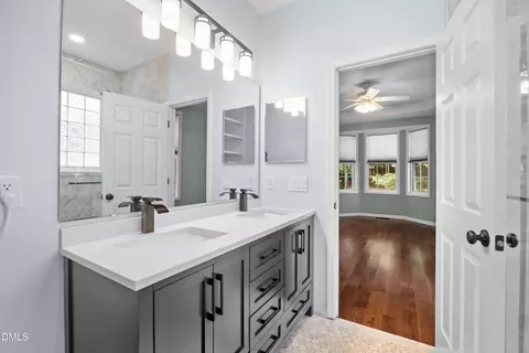 Bath - 2614 Oleander Dr, Durham, NC 27703 photo 3 of 4