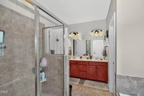 Bath - 62 Meredith Ct, Garner, NC 27529 photo 2 of 6