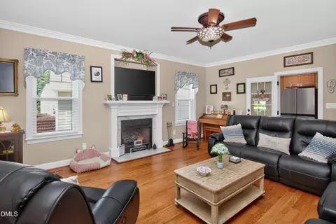 Living - 62 Meredith Ct, Garner, NC 27529 photo 2 of 3