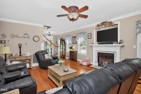 Living - 62 Meredith Ct, Garner, NC 27529 photo 3 of 3