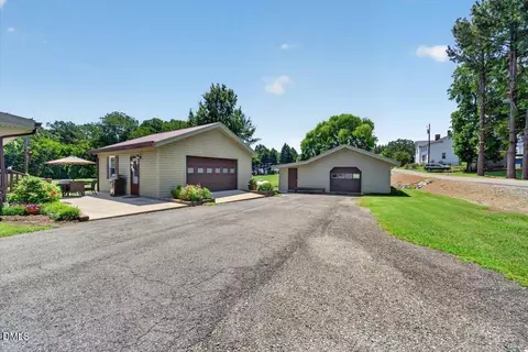 Exterior - 1070 8th St, Virgilina, VA 24598 photo 5 of 15