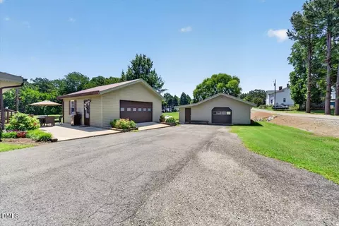 Exterior - 1070 8th St, Virgilina, VA 24598 photo 2 of 15