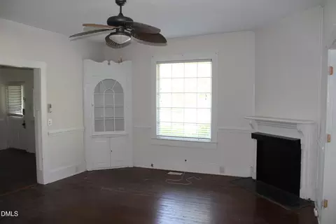Living - 213 S Fifth St, Smithfield, NC 27577 photo 2 of 4