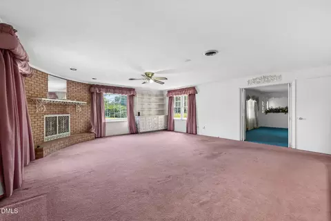 Living - 114 Castle Cir, Smithfield, NC 27577 photo 3 of 5