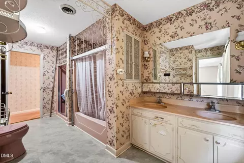 Bath - 114 Castle Cir, Smithfield, NC 27577 photo 3 of 3