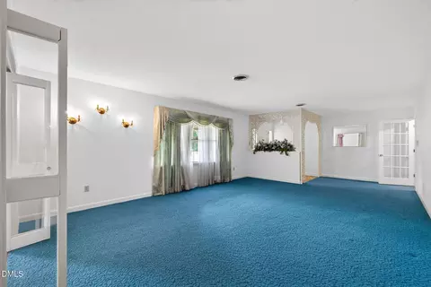 Living - 114 Castle Cir, Smithfield, NC 27577 photo 4 of 5