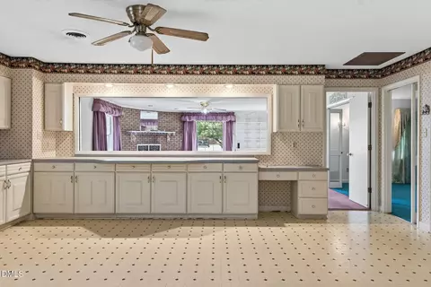 Kitchen - 114 Castle Cir, Smithfield, NC 27577 photo 2 of 5