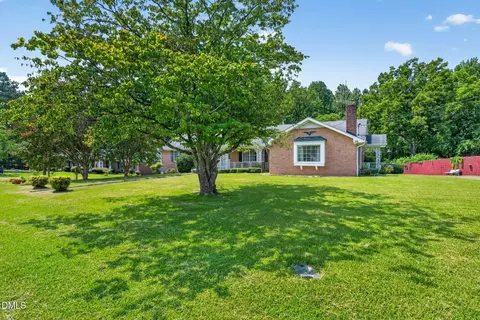 Exterior - 114 Castle Cir, Smithfield, NC 27577 photo 1 of 7